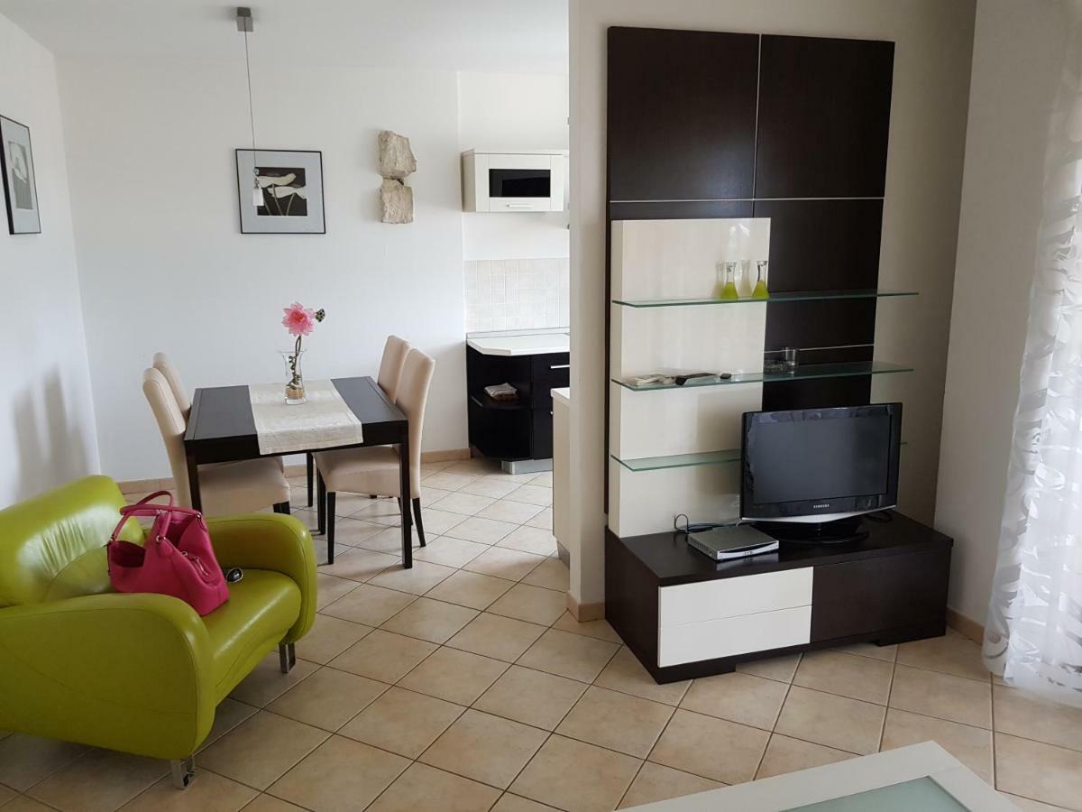 Ferienhaus Topic เวอร์ซาร์ ภายนอก รูปภาพ